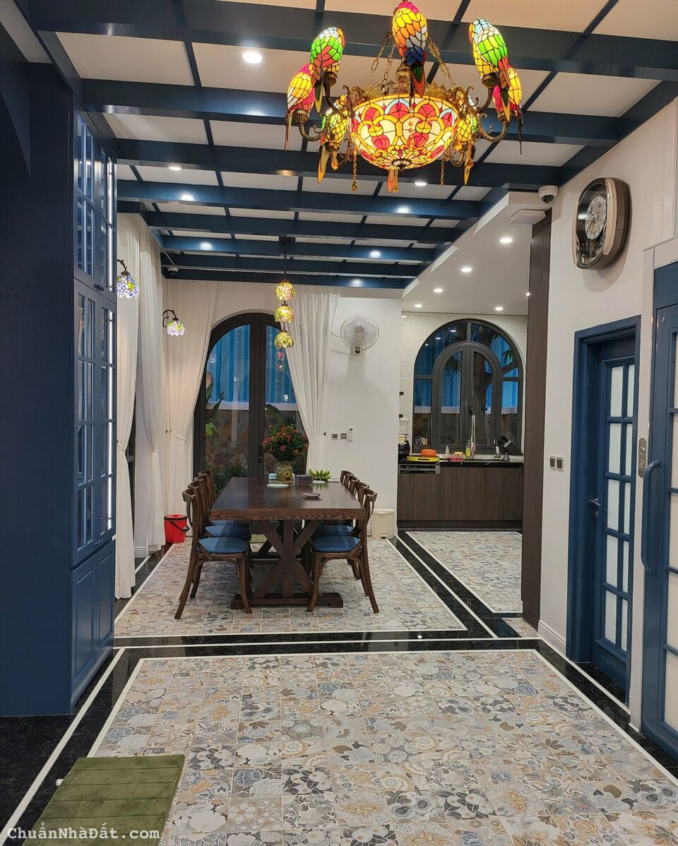 Chính chủ cho thuê căn biệt thự mới full nội thất cao cấp tiêu chuẩn khách sạn 5 sao cực đẹp Chính chủ cho thuê căn biệt thự mới full nội thất cao cấp tiêu chuẩn khách sạn 5 sao cực đẹp