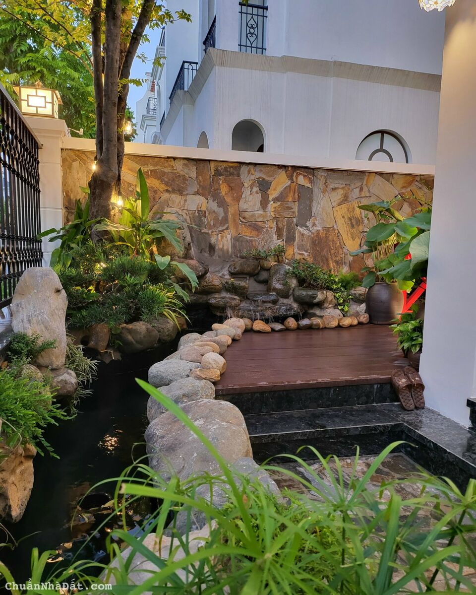 Chính chủ cho thuê căn biệt thự mới full nội thất cao cấp tiêu chuẩn khách sạn 5 sao cực đẹp Chính chủ cho thuê căn biệt thự mới full nội thất cao cấp tiêu chuẩn khách sạn 5 sao cực đẹp