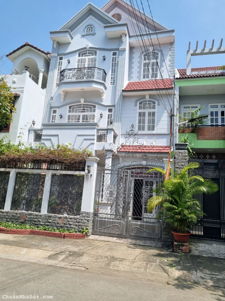 Nhà đẹp, HXH Q7, 144m2, 3 tầng BTCT, ngang 8m, giá 17.5 tỷ TL.