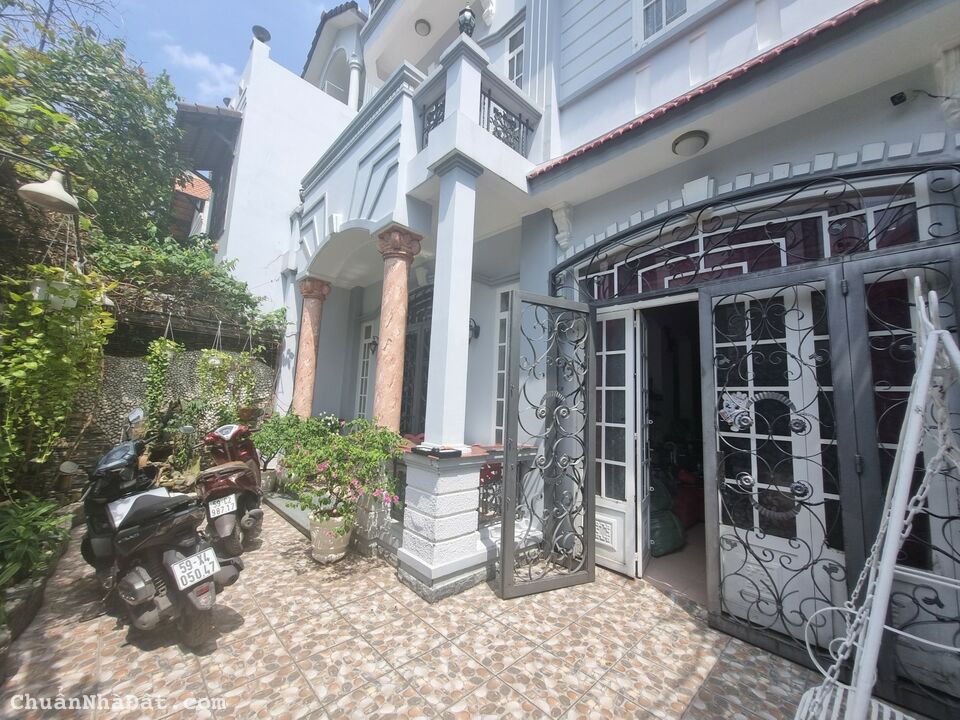 Nhà đẹp, HXH Q7, 144m2, 3 tầng BTCT, ngang 8m, giá 17.5 tỷ TL.