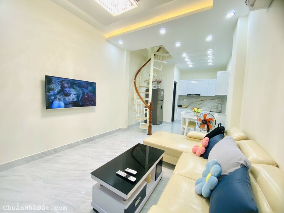Nhà đẹp Lê Lai Q1, tặng toàn bộ nội thất, 28m2, 3 tầng BTCT, giá 7.45 tỷ TL.