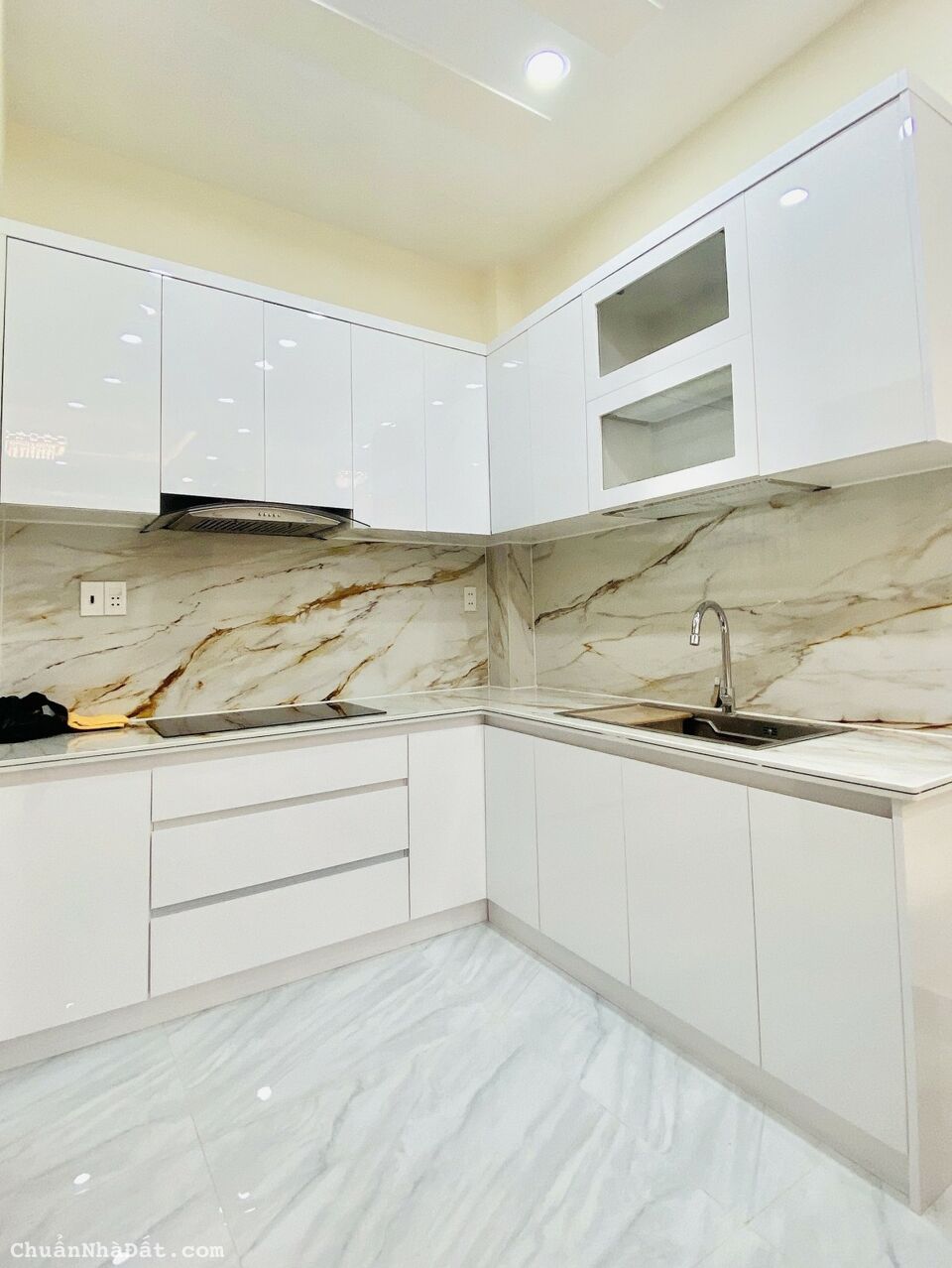 Nhà đẹp Lê Lai Q1, tặng toàn bộ nội thất, 28m2, 3 tầng BTCT, giá 7.45 tỷ TL.