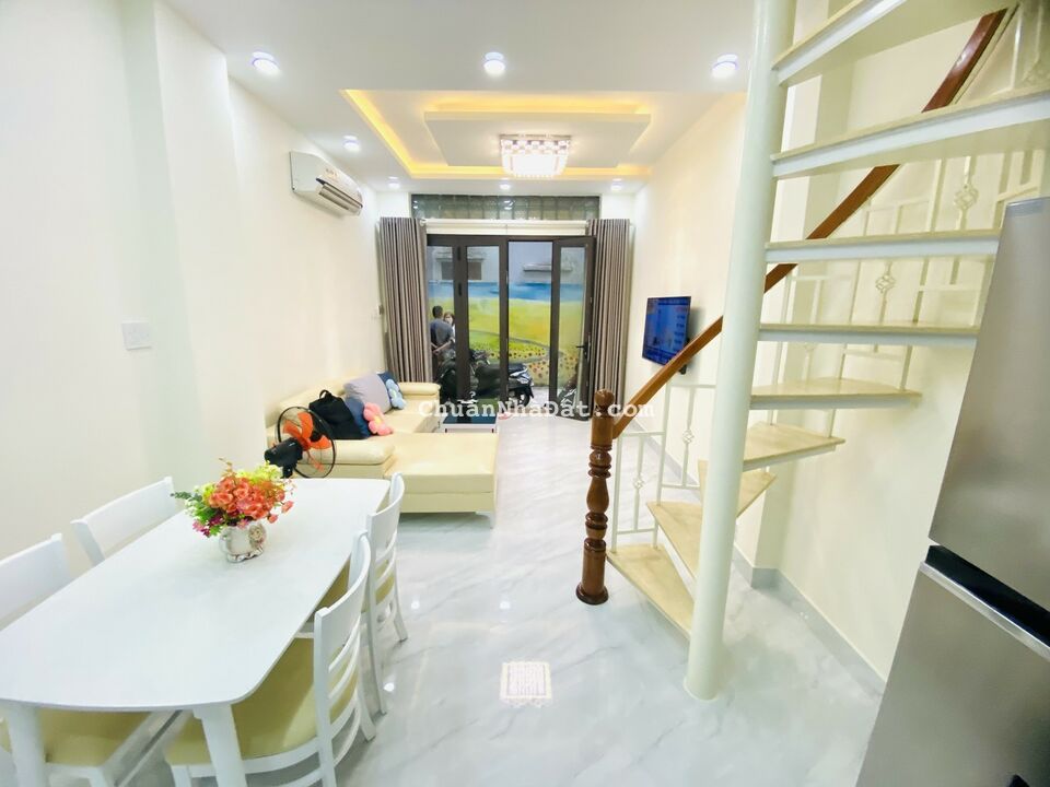 Nhà đẹp Lê Lai Q1, tặng toàn bộ nội thất, 28m2, 3 tầng BTCT, giá 7.45 tỷ TL.