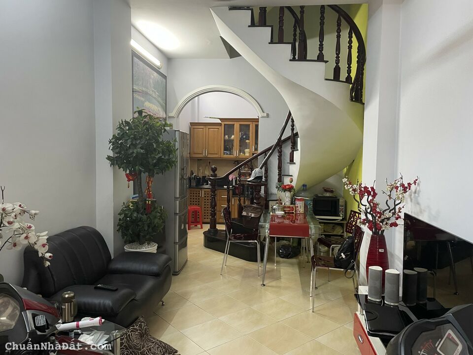 Nhà Nguyễn Đình Chiểu_ Q3, 36m2 ngang 3.4m, 4 Tầng, 7.4 tỷ TL