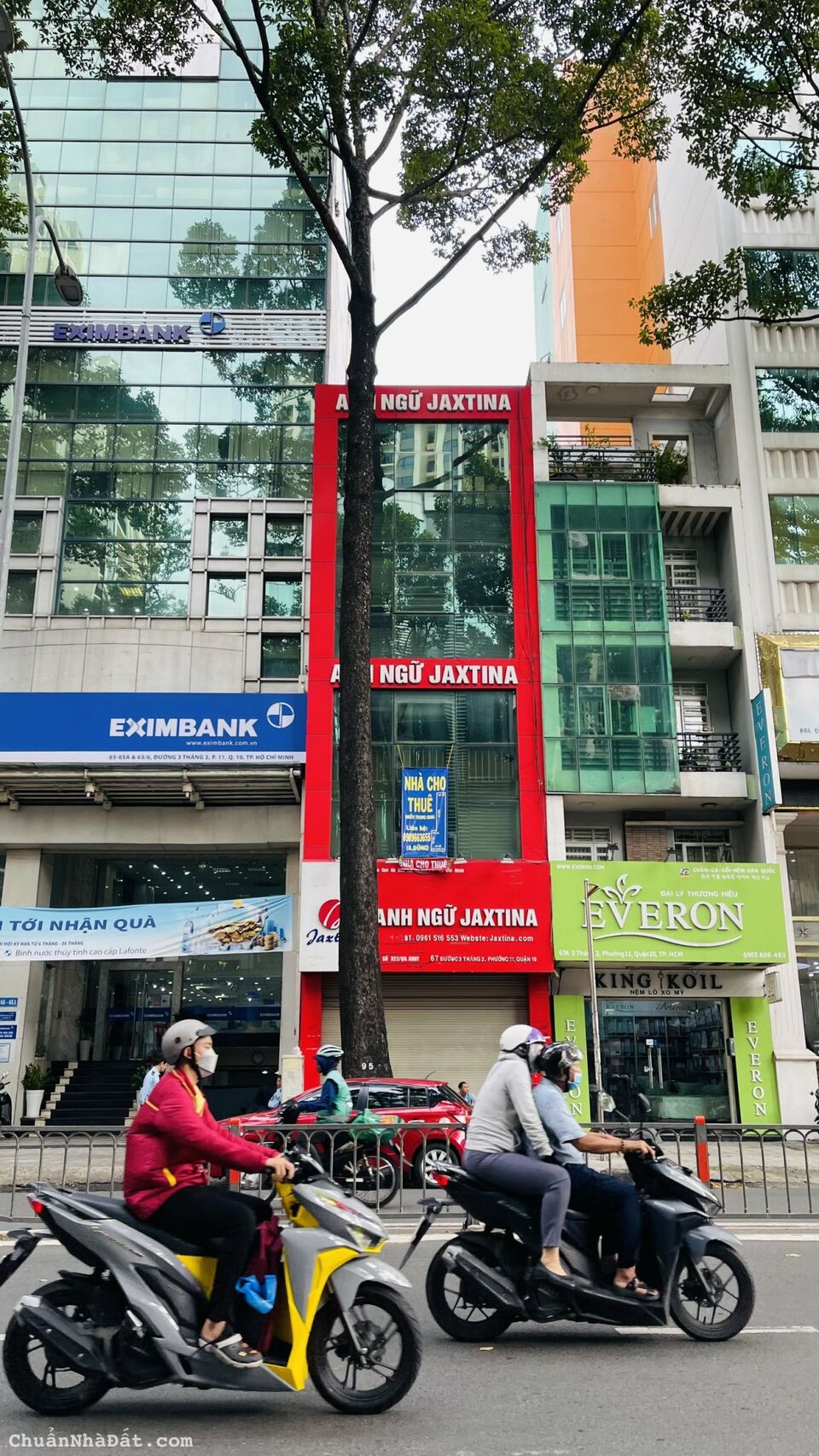 Cho thuê nhà mặt tiền đường đường 3/2 p11 quận 10. 1 trệt 3 lầu. 3000$ TL