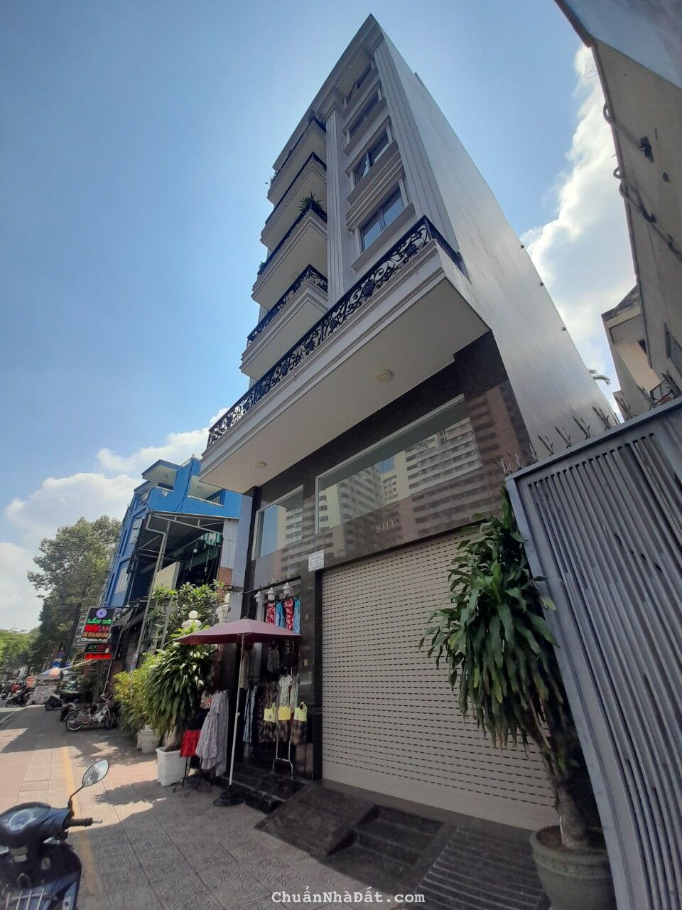 Cho thuê nhà mặt tiền đường Hoàng Sa, P.11, Q.3. Trệt, Lửng, 2 lầu. 70 triệu Cho thuê nhà mặt tiền đường Hoàng Sa, P.11, Q.3. Trệt, Lửng, 2 lầu. 70 triệu