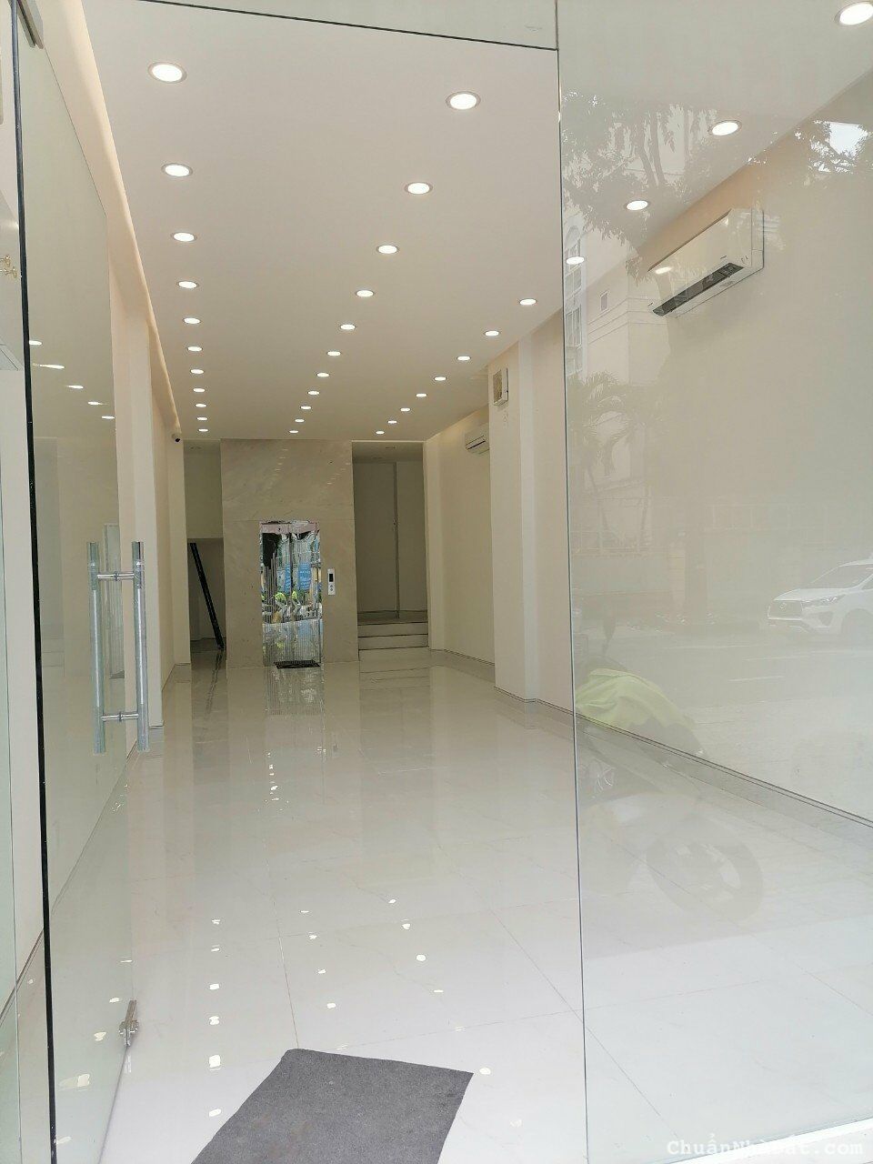 Cho thuê nhà mặt tiền đường Pasteur, Pvõ thị sáu, Q3. 1 trệt 5 lầu. 100tr