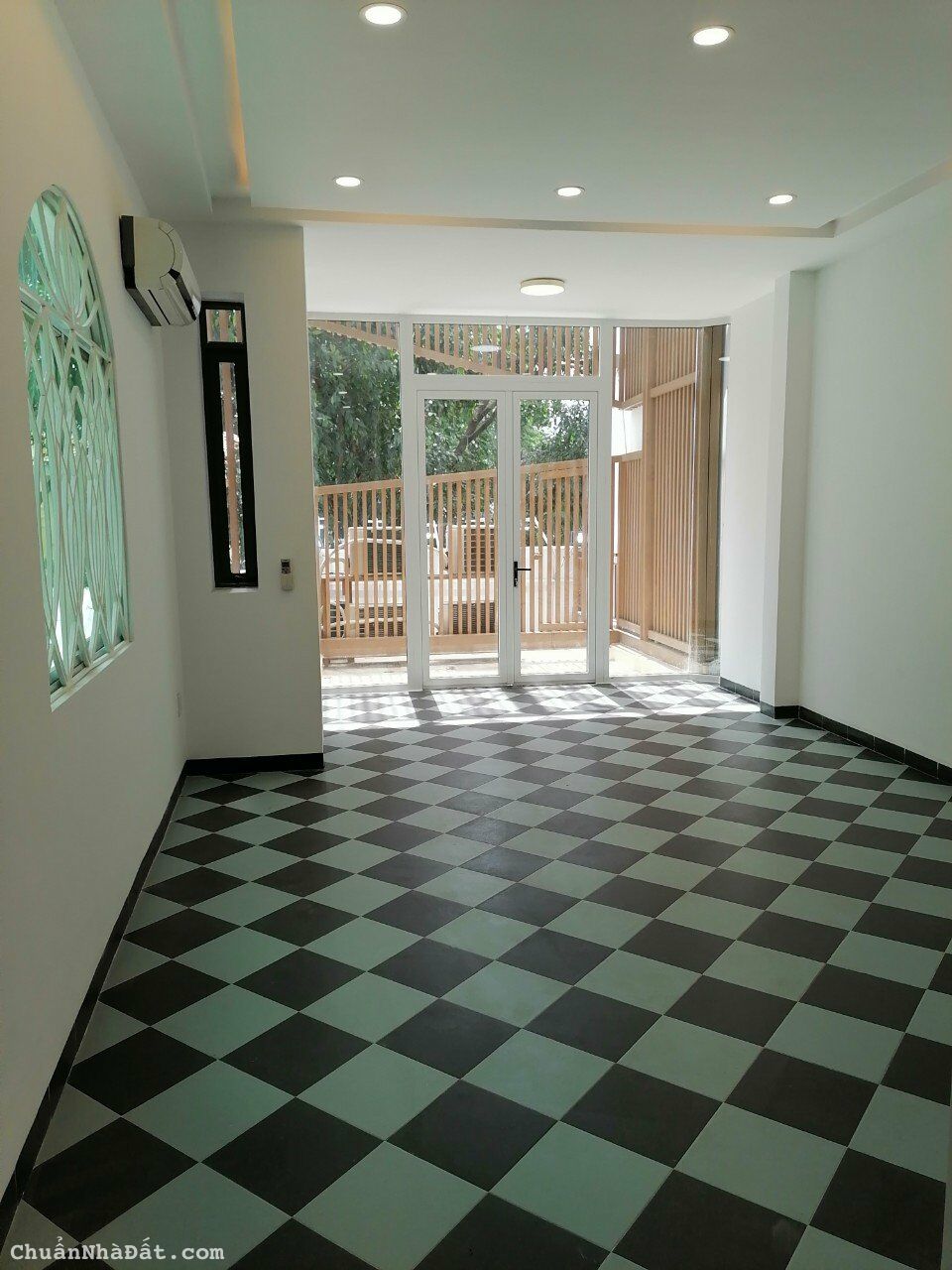 Cho thuê nhà mặt tiền đường Pasteur, Pvõ thị sáu, Q3. 1 trệt 5 lầu. 100tr