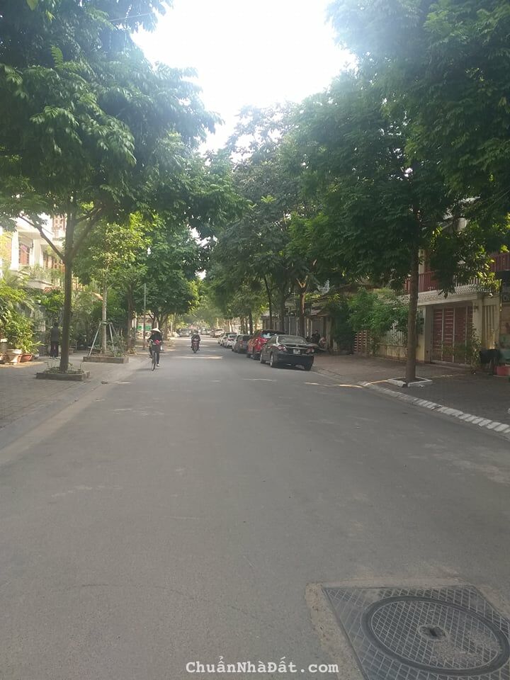 Chính chủ cần bán gấp nhà Biệt Thự Khu Víp Tân Hoàng Minh Nguyễn Văn Huyên Quan Hoa Cầu Giấy dt168M