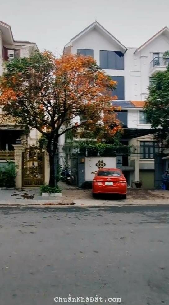 Chính chủ cần bán gấp căn nhà Biệt Thự Khu Nhà Ở Trung Văn Nam Từ Liêm Hà Nội dt 185 m2 giá 34,5 tỷ