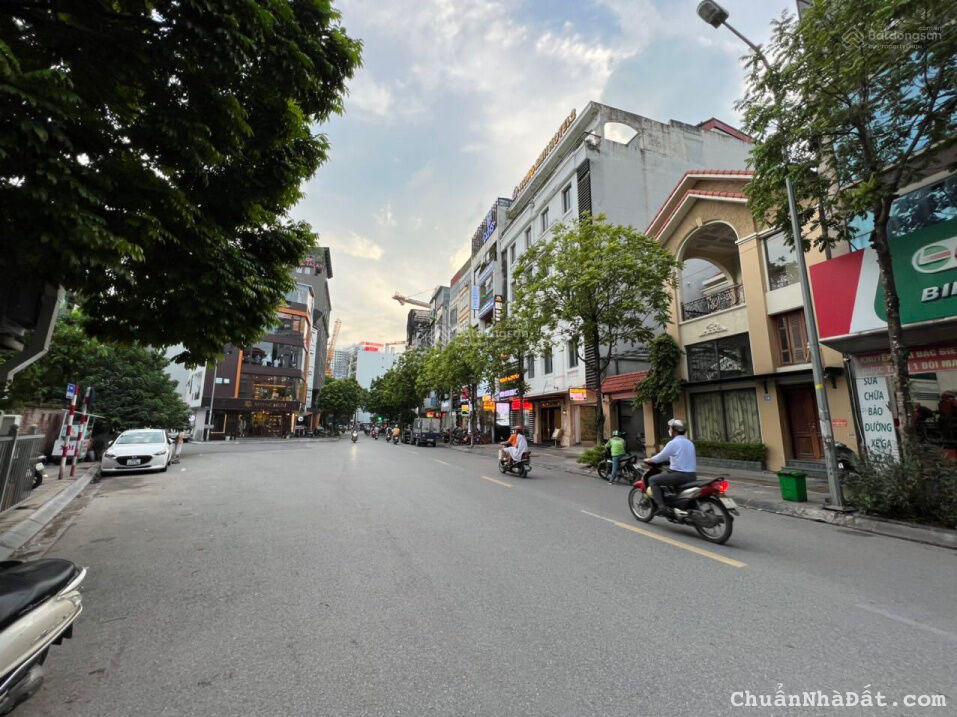 Mặt phố lớn Quận Cầu Giấy 56 tỷ diện tích 120/160m2 nhà xây 7 tầng 3 mặt thoáng đang cho thuê Mặt phố lớn Quận Cầu Giấy 56 tỷ diện tích 120/160m2 nhà xây 7 tầng 3 mặt thoáng đang cho thuê