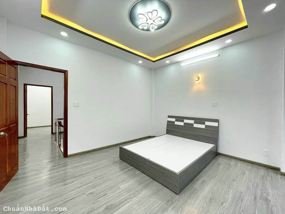 Đường Nguyễn Tất Thành, Phường 13, Quận 4