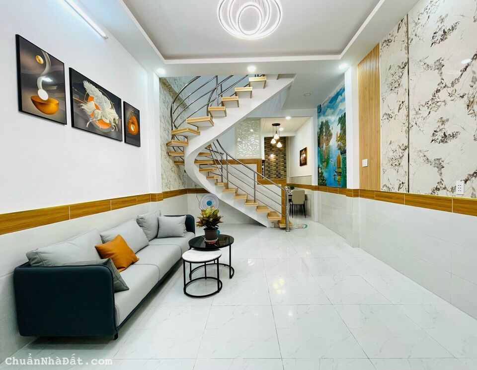 Gấp rất gấp bán nhà giá 2 tỷ 250 triệu Đồng Đen, Tân Bình, hẻm xe hơi 6m, 2 tầng, cách mặt tiền 20m