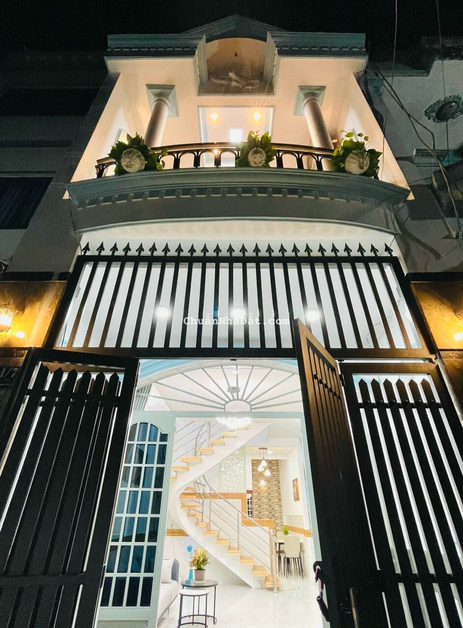 Gấp rất gấp bán nhà giá 2 tỷ 250 triệu Đồng Đen, Tân Bình, hẻm xe hơi 6m, 2 tầng, cách mặt tiền 20m