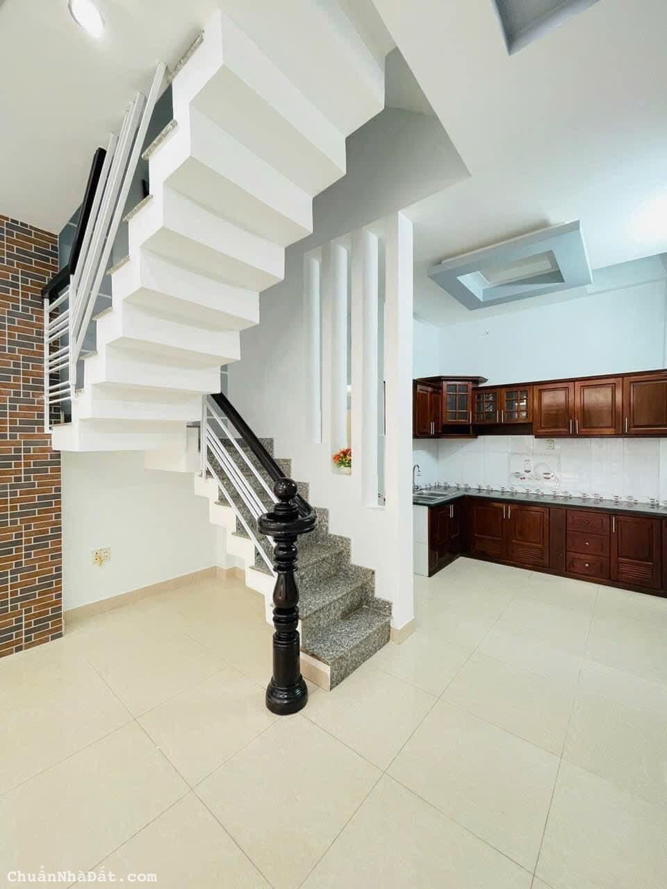 Chính chủ vỡ nợ bán gấp căn nhà Lũy Bán Bích, phường Hòa Thạnh, quận Tân Phú giá siêu ngộp. Chính chủ vỡ nợ bán gấp căn nhà Lũy Bán Bích, phường Hòa Thạnh, quận Tân Phú giá siêu ngộp.