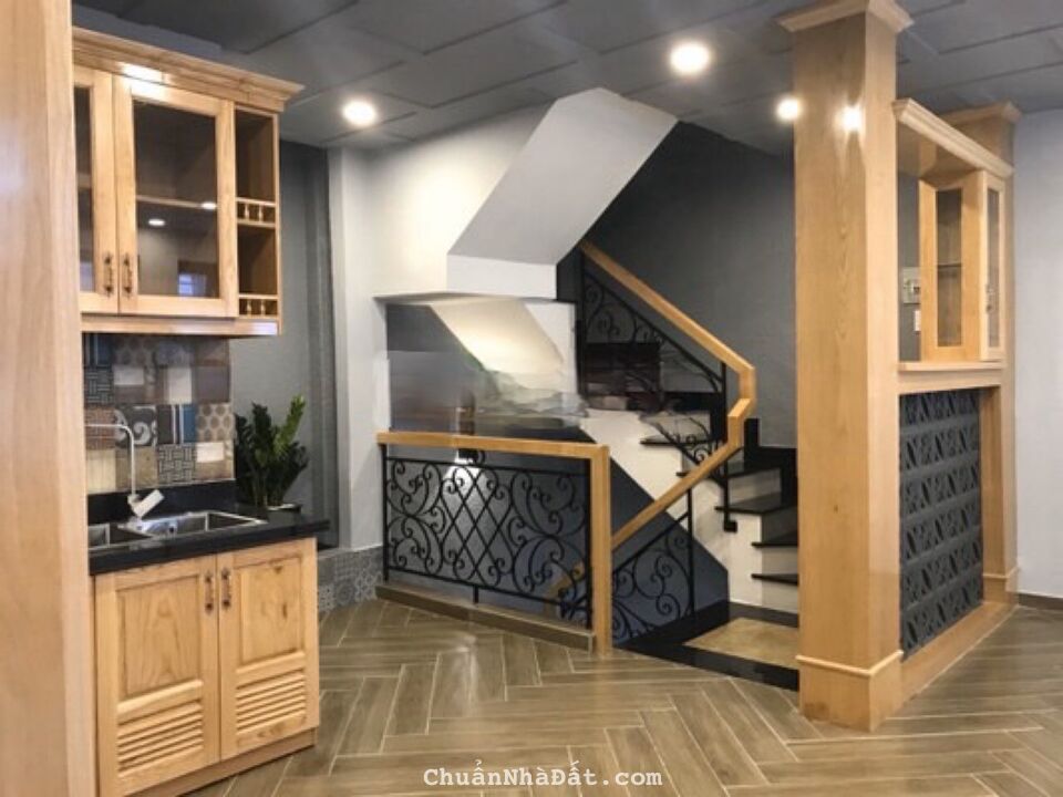 Chủ kẹt tiền cần sang gấp nhà Phú Nhuận, phường 4, mặt tiền đường Thích Quảng Đức. Có Sổ Chủ kẹt tiền cần sang gấp nhà Phú Nhuận, phường 4, mặt tiền đường Thích Quảng Đức. Có Sổ