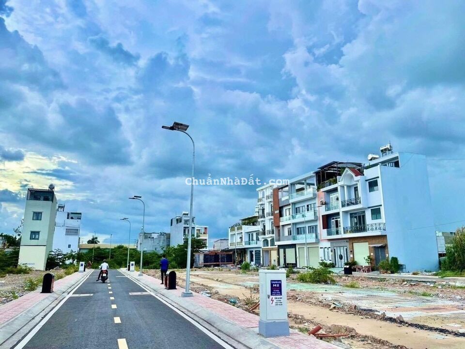 Bán gấp lô đất đường Lê Hồng Phong phường 4 Quận 5. Giá 2,8 tỷ. Sổ riêng