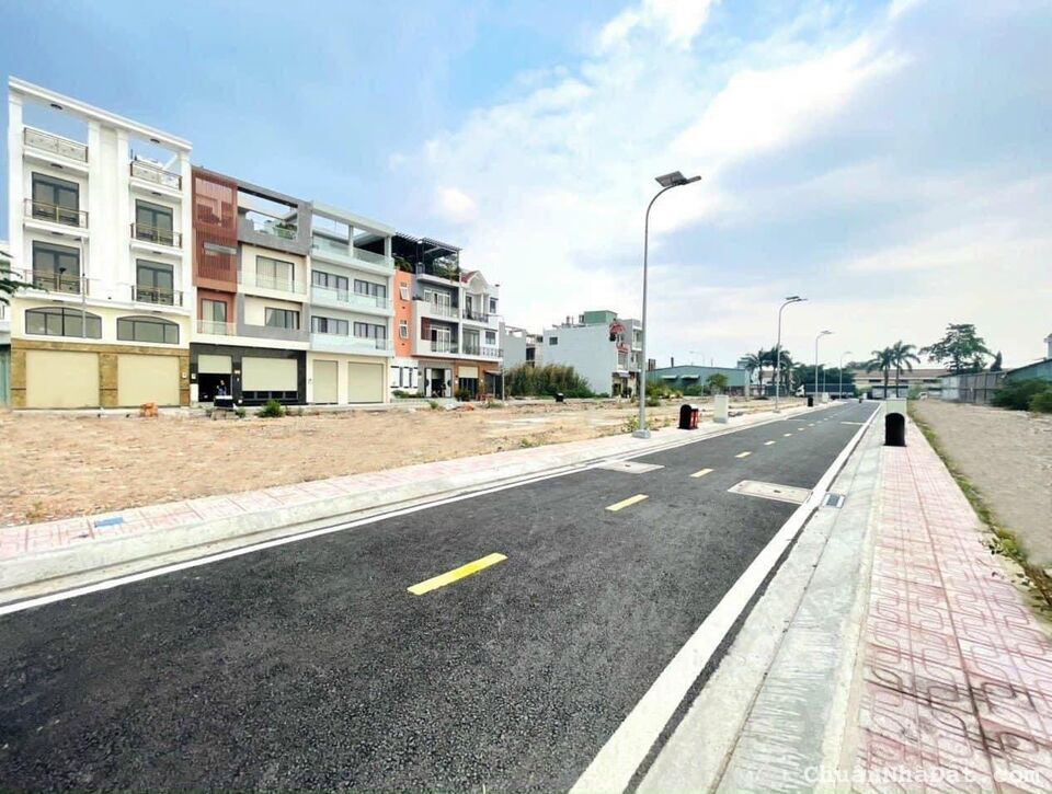 Bán gấp lô đất đường Lê Hồng Phong phường 4 Quận 5. Giá 2,8 tỷ. Sổ riêng