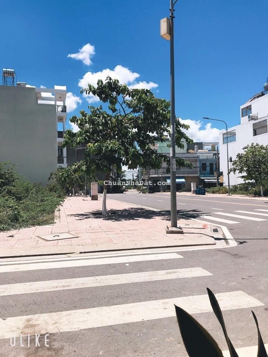 Bán gấp lô đất đường Lê Hồng Phong phường 4 Quận 5. Giá 2,8 tỷ. Sổ riêng