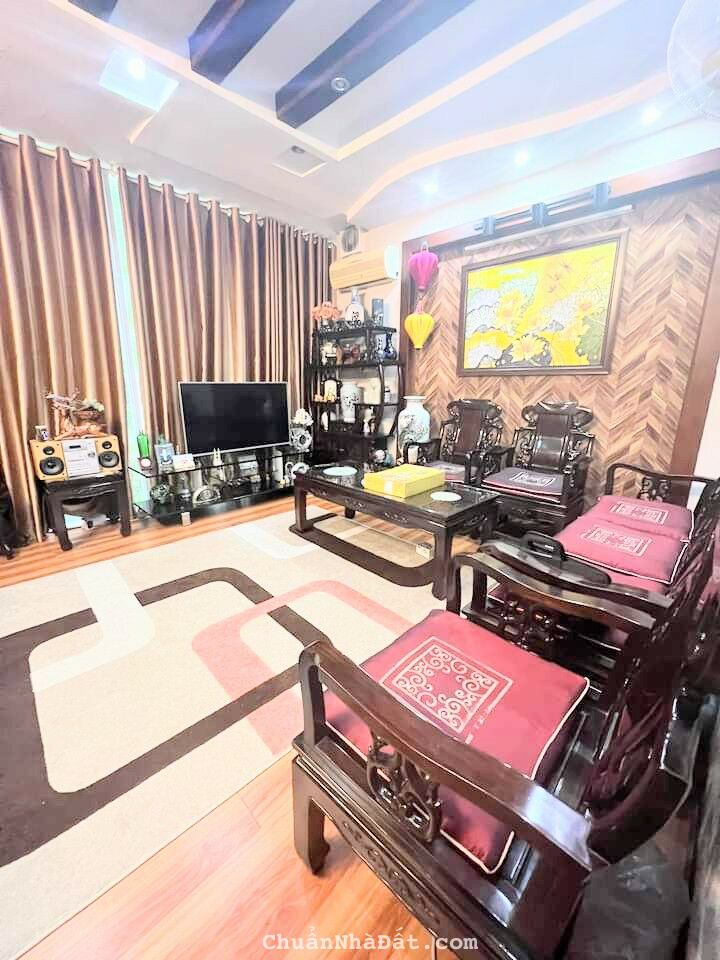 Bán nhà phố Tây Sơn 35m2 x 6 T x MT 5m x 7.9 tỷ.Ga ra ô tô. Kinh doanh.Ngõ thông.