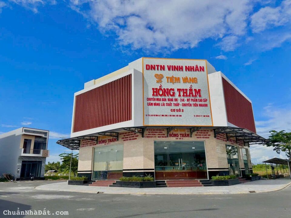 Bán gấp cặp nền gần chợ , đối diện sân bóng 