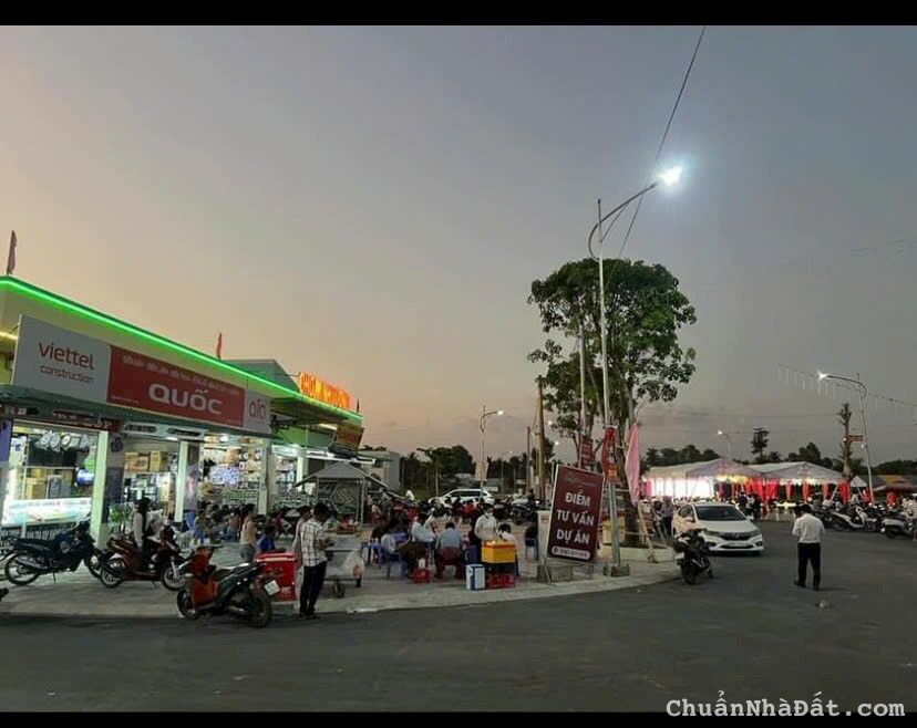 Bán gấp cặp nền gần chợ , đối diện sân bóng 