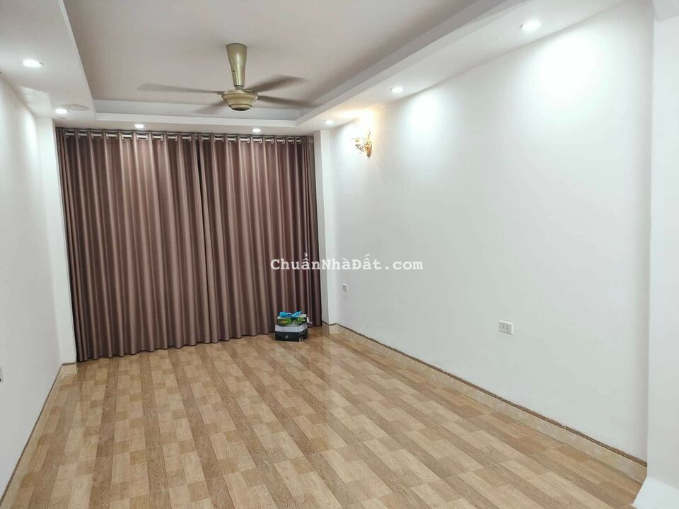 Nhà ngõ oto Phố Nghĩa Dũng, Ba Đình 35m2 T2. 5T giá 4.7tỷ 