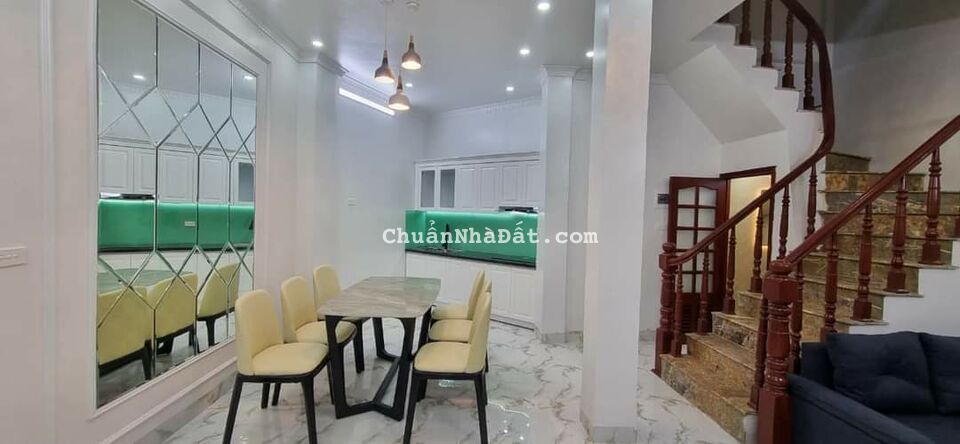 Siêu phẩm , Full nội thất đẹp, ở luôn, Gần Hồ, Gần ô Tô, DT 35m2x5T, MT 6m, Giá 3,65 tỷ