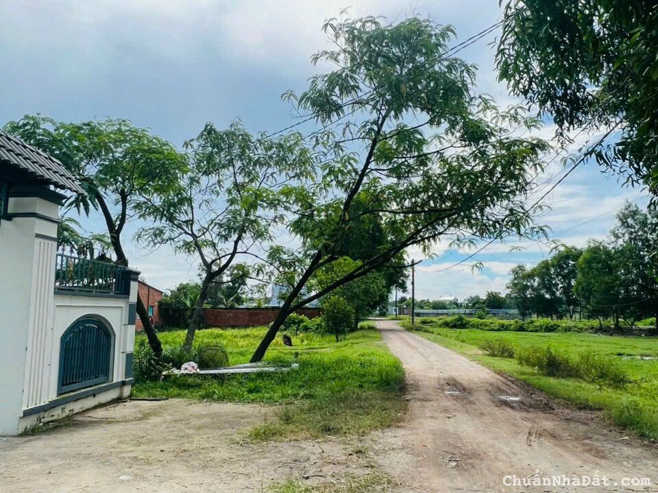 Nhà vườn mái thái 12*62m (754m) giá 2tỷ bảy, cách Tỉnh Lộ 7 đúng 300m đường oto Nhà vườn mái thái 12*62m (754m) giá 2tỷ bảy, cách Tỉnh Lộ 7 đúng 300m đường oto