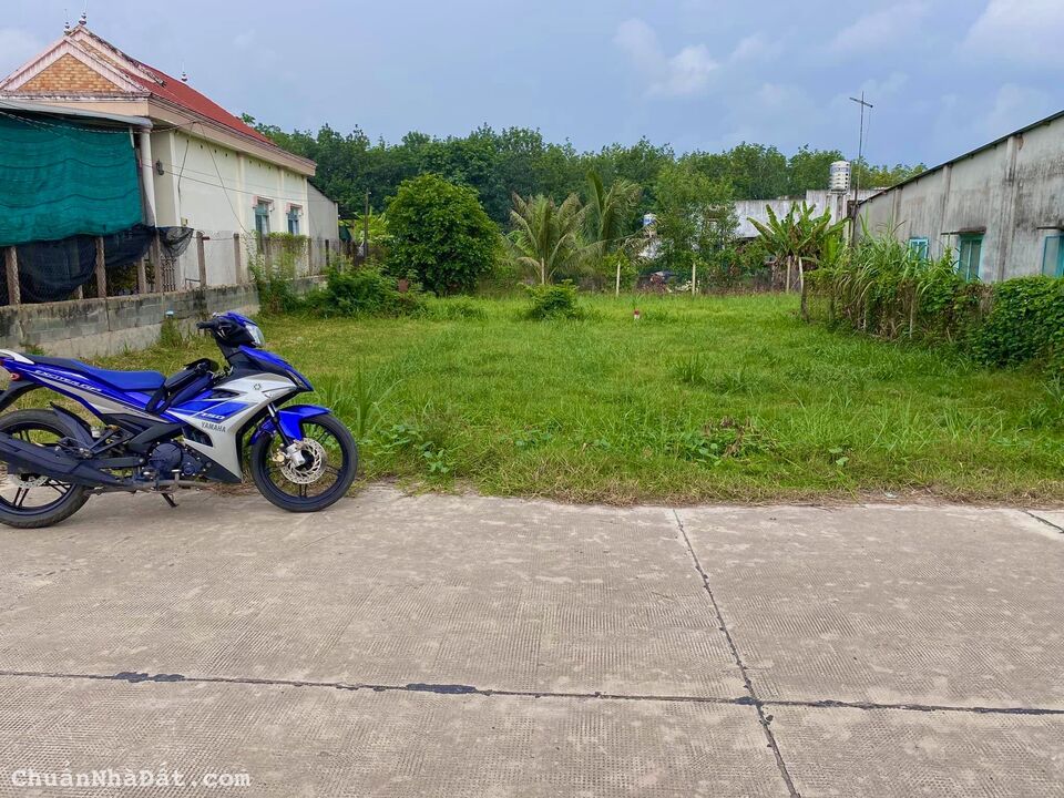 Cần bán 510m2 đất + 300m2 thổ cư, góc 2 măt tiền ngay sau Uy Ban xã Thái Mỹ, giá 1tỷ6