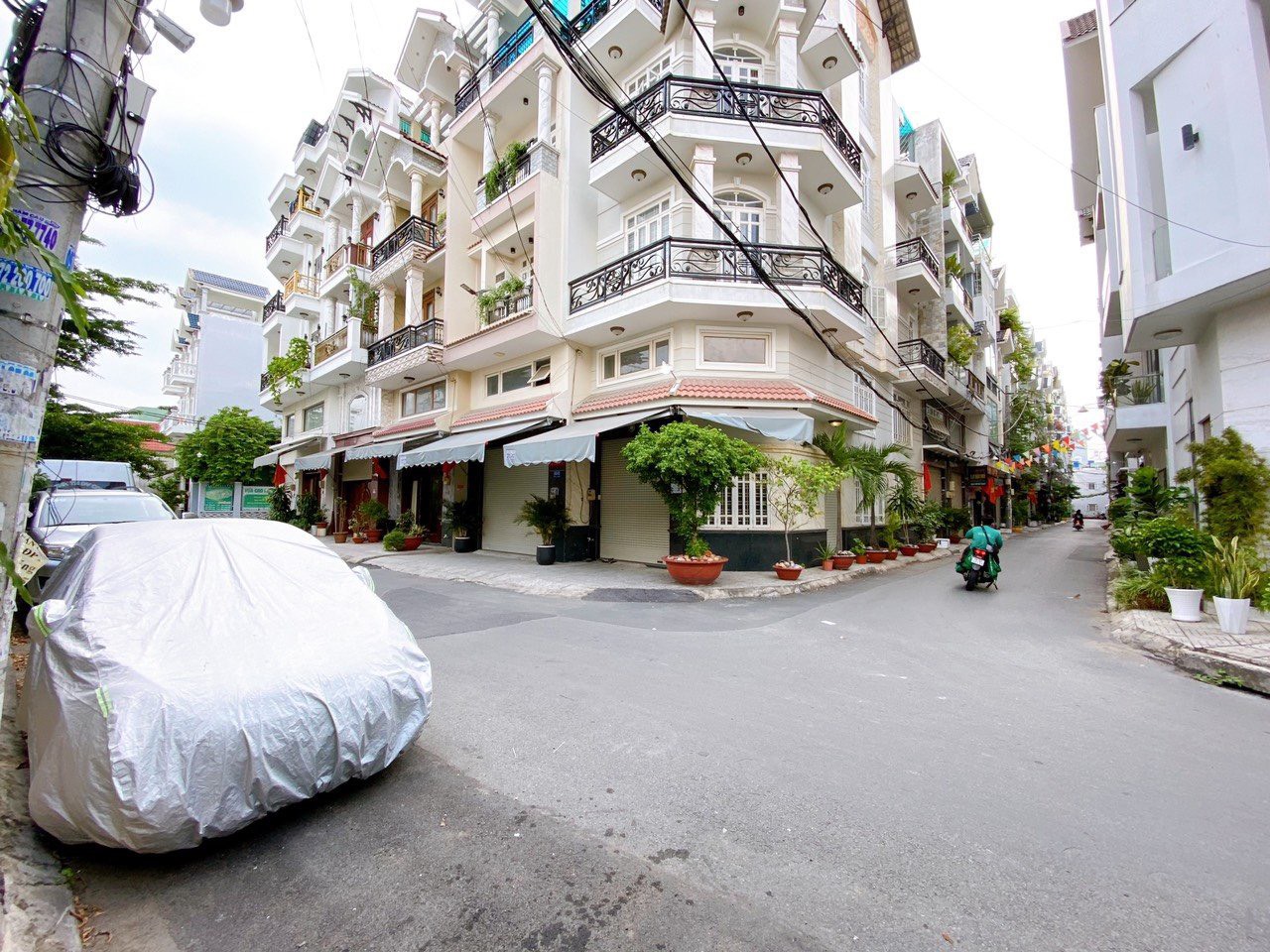 Chính chủ cần bán nhà 2 mặt tiền đường Cống Lỡ, phường 15, Q.Tân Bình, DT: 5.5*14 trệt 3 lầu. Giá: 