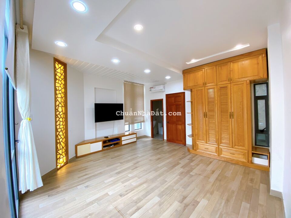Cho thuê nhà MT Đinh Tiên Hoàng, P1, Q. Bình Thạnh, DT: 11.5x16m, DTSD: 150m2, Giá chỉ: 175tr/th
