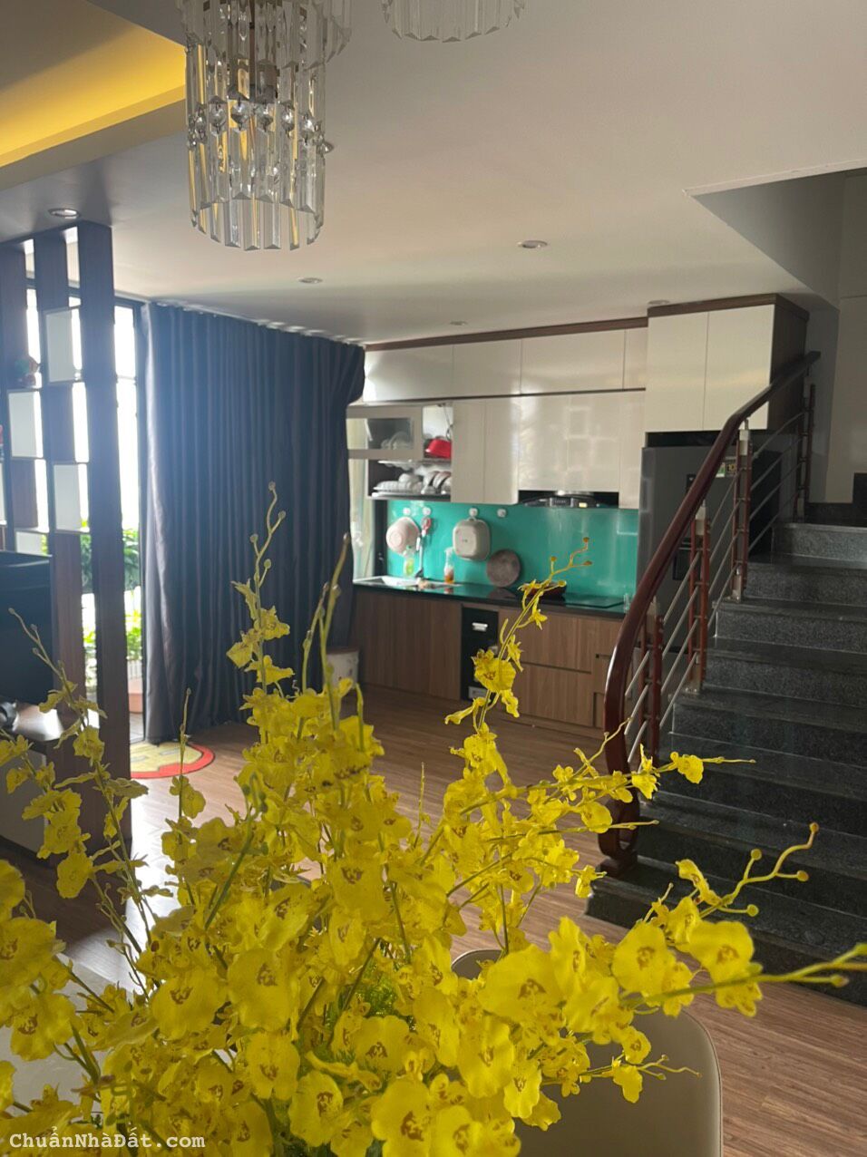 Bán chung cư Mai Dịch Penthouse, full nội thất, 139 m2, 3 ngủ, sổ chính chủ Bán chung cư Mai Dịch Penthouse, full nội thất, 139 m2, 3 ngủ, sổ chính chủ