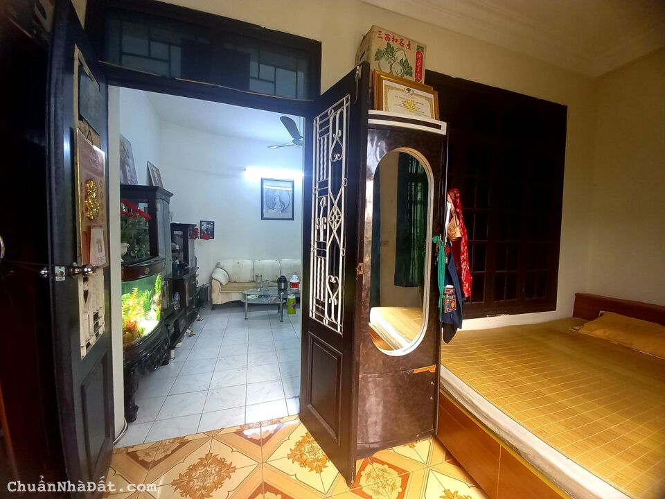 BÁN NHÀ MẶT ĐƯỜNG NGUYỄN VĂN CỪ.LONG BIÊN. 40M2 MẶT TIỀN 5M2 . <11 TỶ