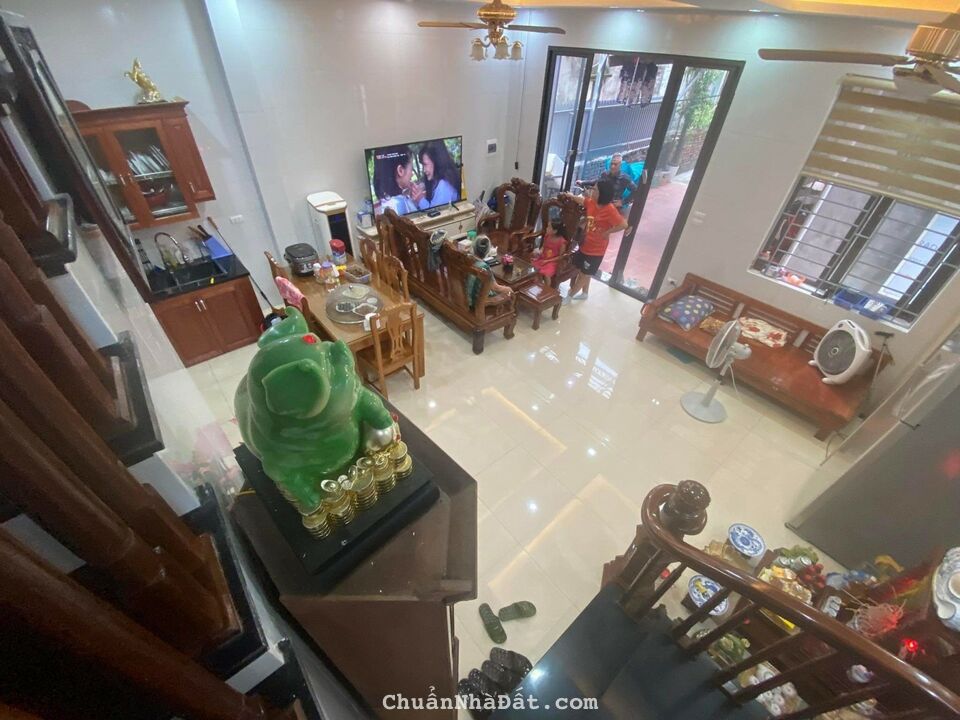 Bán nhà Hồng Tiến 40m2 5 tầng - Dân Xây - Ngõ Ô tô tránh - Ngõ Thông - Giá 5 tỷ