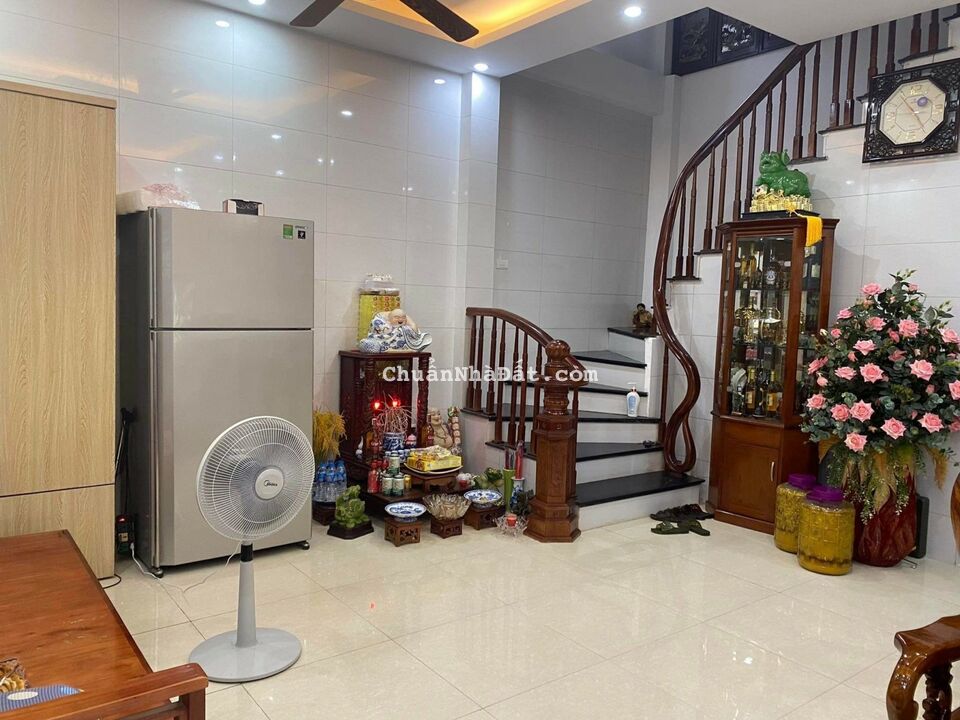 Bán nhà Hồng Tiến 40m2 5 tầng - Dân Xây - Ngõ Ô tô tránh - Ngõ Thông - Giá 5 tỷ