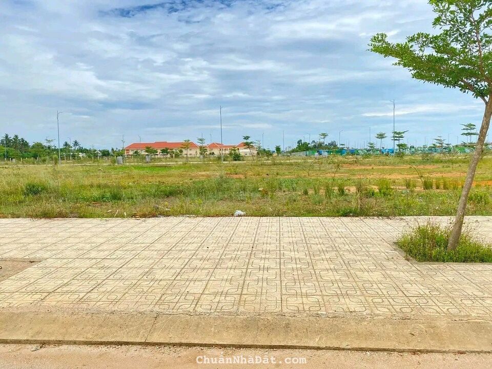 Chỉ cần 834tr đã mua được BĐS đường 15m hạ tầng hoàn chỉnh - đối diện mặt vịnh