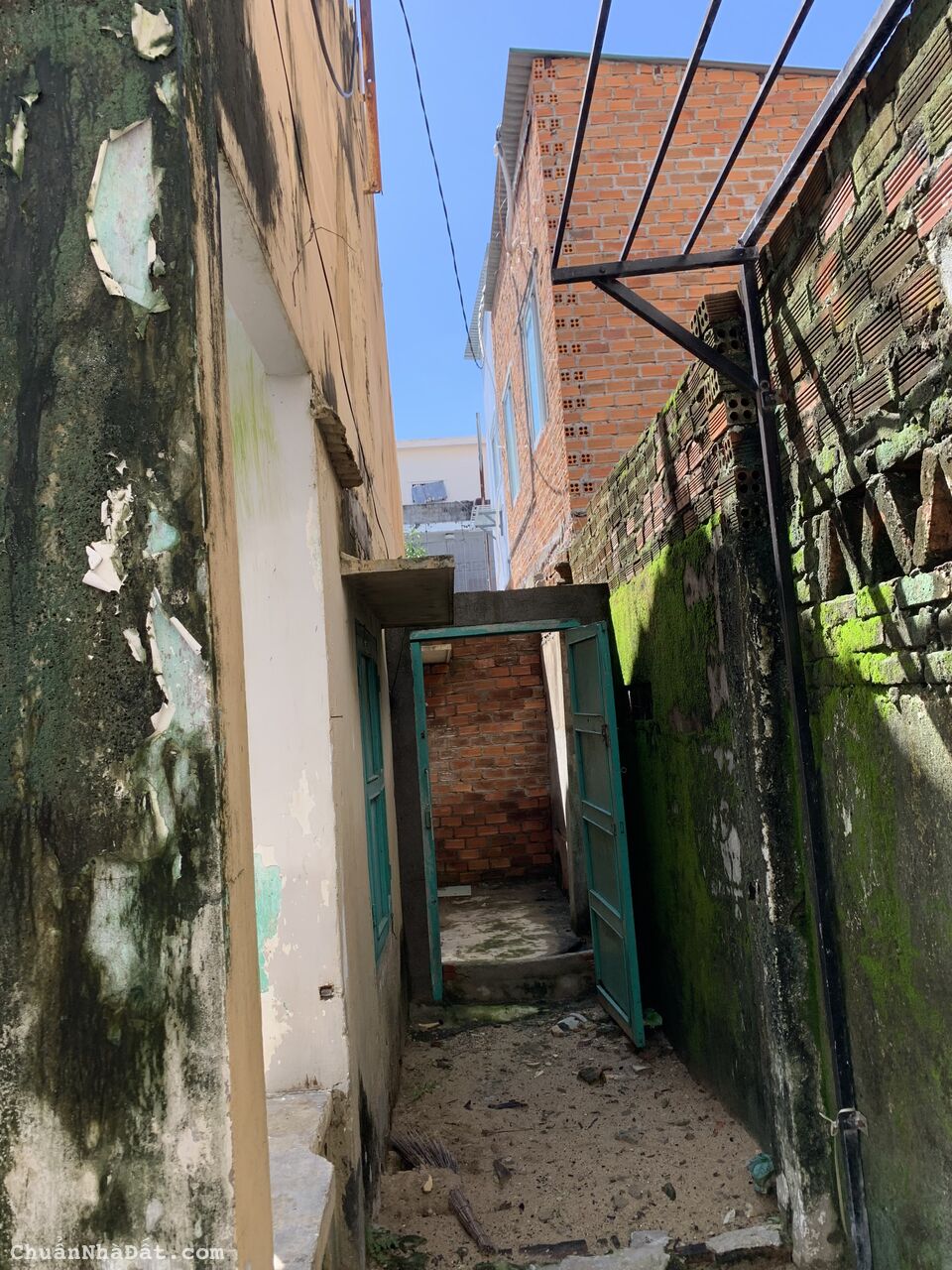 Bán nhanh nhà thô 80 m2 - Đường 2 tháng 4 - TTTP Nha Trang - giá chỉ 2 tỷ 3