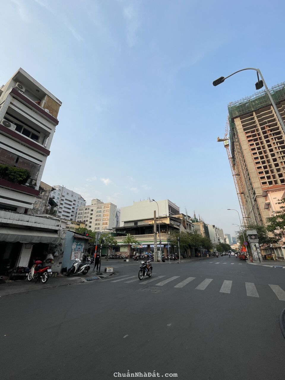 Cho thuê nhà góc 2 mặt tiến hơn 200m2 Cô Bắc + Nguyễn Khắc Nhu giá chỉ 260tr còn thương lượng Cho thuê nhà góc 2 mặt tiến hơn 200m2 Cô Bắc + Nguyễn Khắc Nhu giá chỉ 260tr còn thương lượng