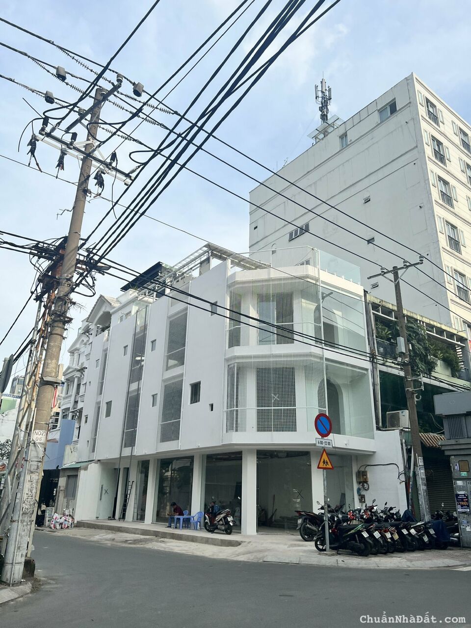 Góc 2Mt Trần Nhật Duật Q1, 80M2 3 Lầu ốp Kính, 110 Triệu! Góc 2Mt Trần Nhật Duật Q1, 80M2 3 Lầu ốp Kính, 110 Triệu!