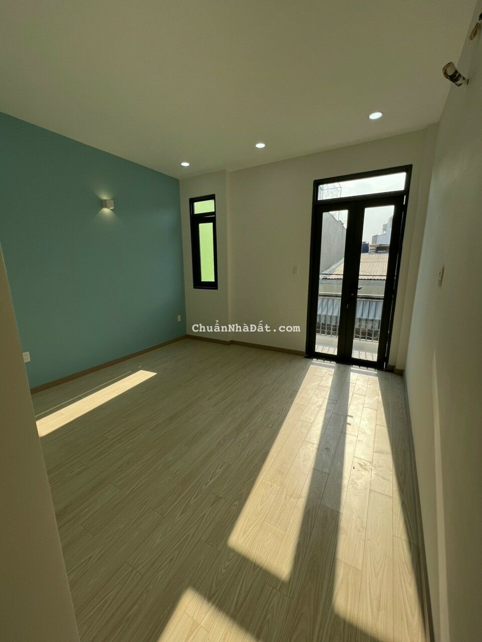 Nhà ở đường Lô Tư. Đúc 96m2 hẻm xe hơi vào tới nhà, 2 lầu giá chỉ 4T