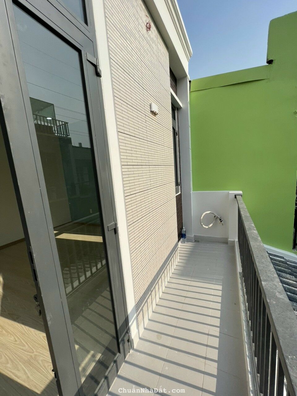 Nhà ở đường Lô Tư. Đúc 96m2 hẻm xe hơi vào tới nhà, 2 lầu giá chỉ 4T