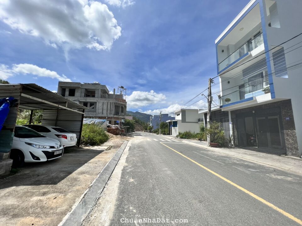 Đất TĐC hòn rớ 2 xã Phước Đồng Nha Trang, đường nhựa 13 m giá 2 tỷ 100 triệu. 