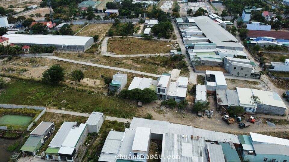 Bán đất thổ cư gần đường Nguyễn tất Thành Nha Trang, diện tích 114m giá 1,3 tỷ. Bán đất thổ cư gần đường Nguyễn tất Thành Nha Trang, diện tích 114m giá 1,3 tỷ.