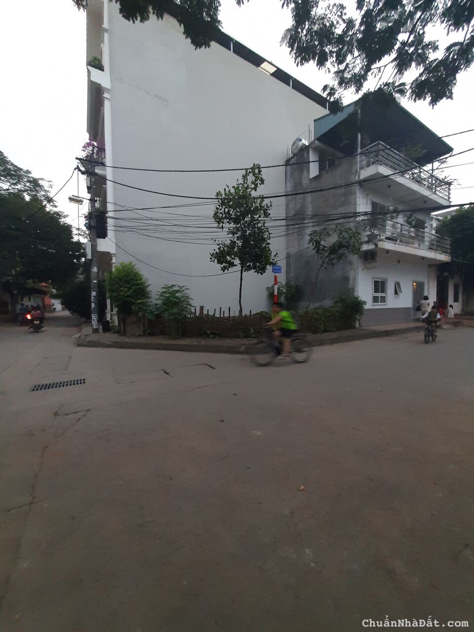 bán đất ngọc thụy long biên 2 thoang 