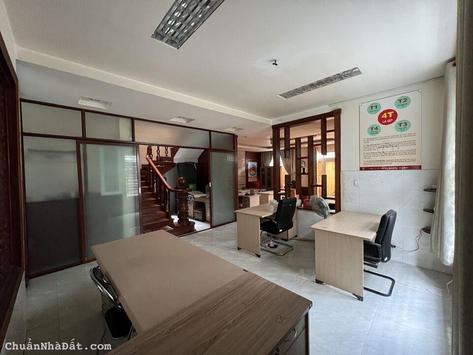 Anh Chị Cần Bán Gấp Biệt Thự Ngay Lê Trọng Tấn 10x18 trệt 1 lầu giá rẻ nhất khu vực