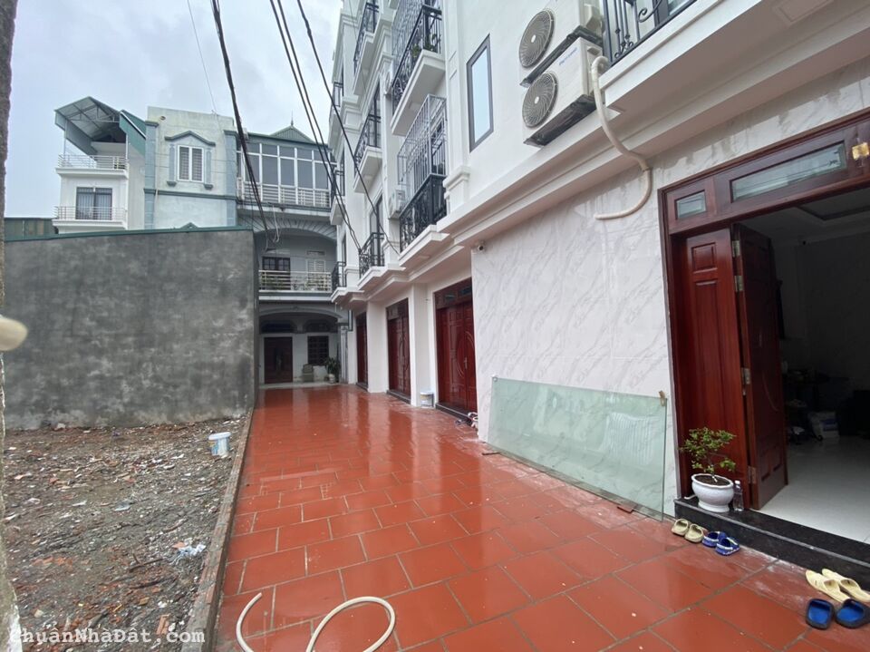 cần bán gấp nhà 5 tầng long biên ngõ rộng 4m giá chỉ hơn 2 tỷ