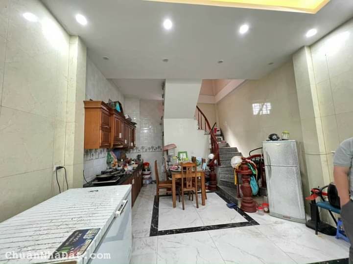 DÂN XÂY THẠCH BÀN CỔ LINH 60m x 4 tầng. Nhà thiết kế sân để xe máy riêng chỉ 3.3 tỷ (thương lượng)