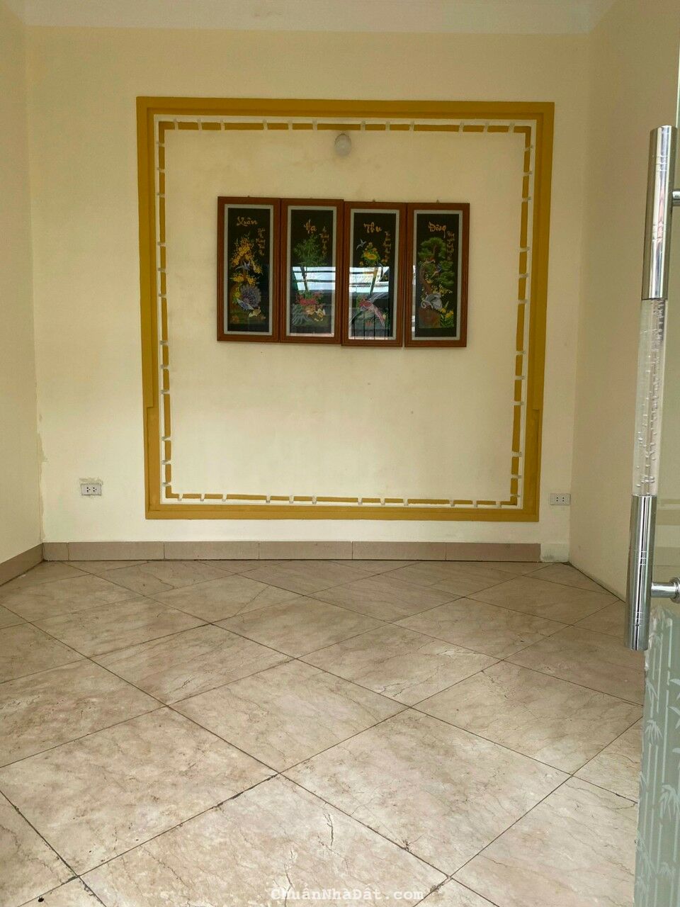 cần bán gấp nhà dân xây 31m2 x 3 tầng tại thạch bàn, để trả nợ ngân hàng ạ giá 1,9 tỷ 