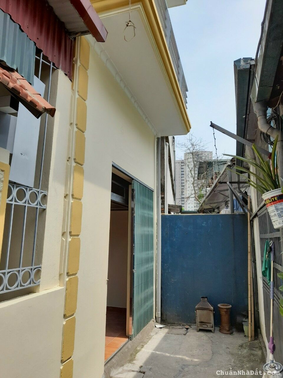 cần bán gấp nhà dân xây 31m2 x 3 tầng tại thạch bàn, để trả nợ ngân hàng ạ giá 1,9 tỷ 